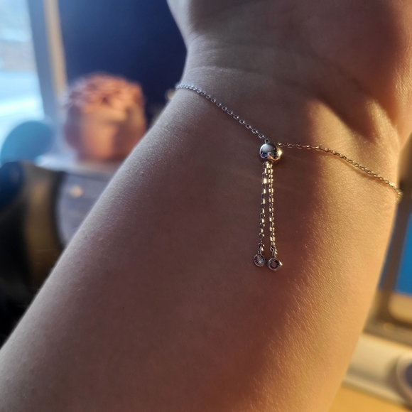 Elegant  Silver Heart Bracelet - Picture 5 of 5